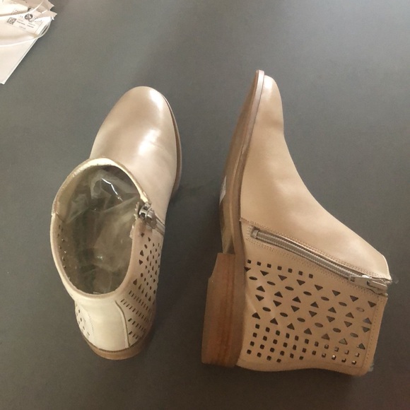 Selling boots - Picture 3 of 6